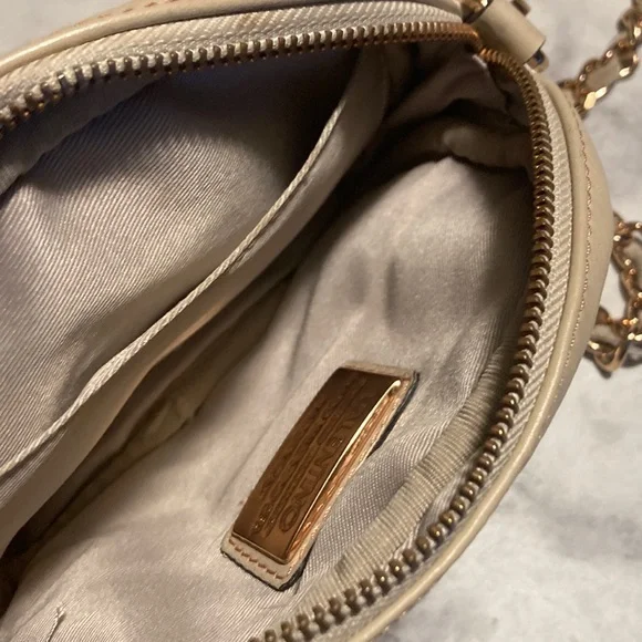 Valentino Cream Quilted Crossbody Bag with Gold Chain - Picture 16 of 16